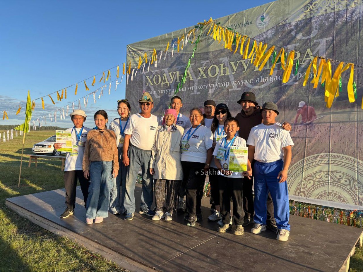 91-летняя бабушка из Амгинского района поражает своей энергичностью