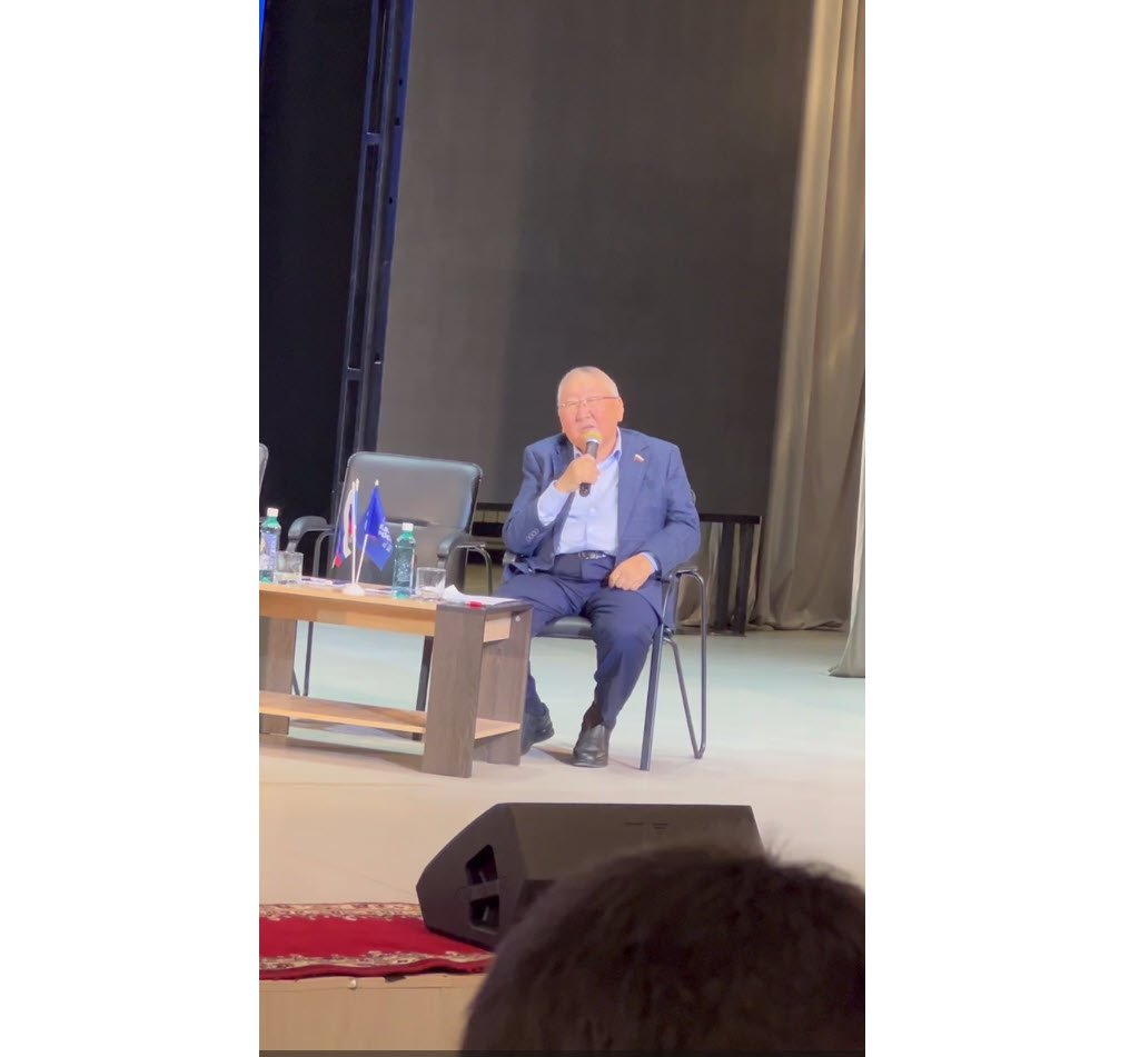 Егор Борисов призвал защитить Ил Дархана от критиканов и посоветовал Иванову и Поскачину думать, прежде чем говорить