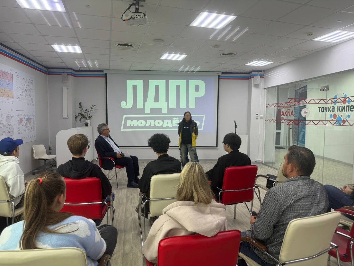 Молодёжка ЛДПР в Якутске обсудила проблему трудоустройства на открытом микрофоне