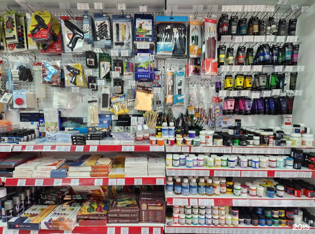 Женщина, нашедшая ребенка в магазине канцтоваров, получила вознаграждение 50 тысяч рублей