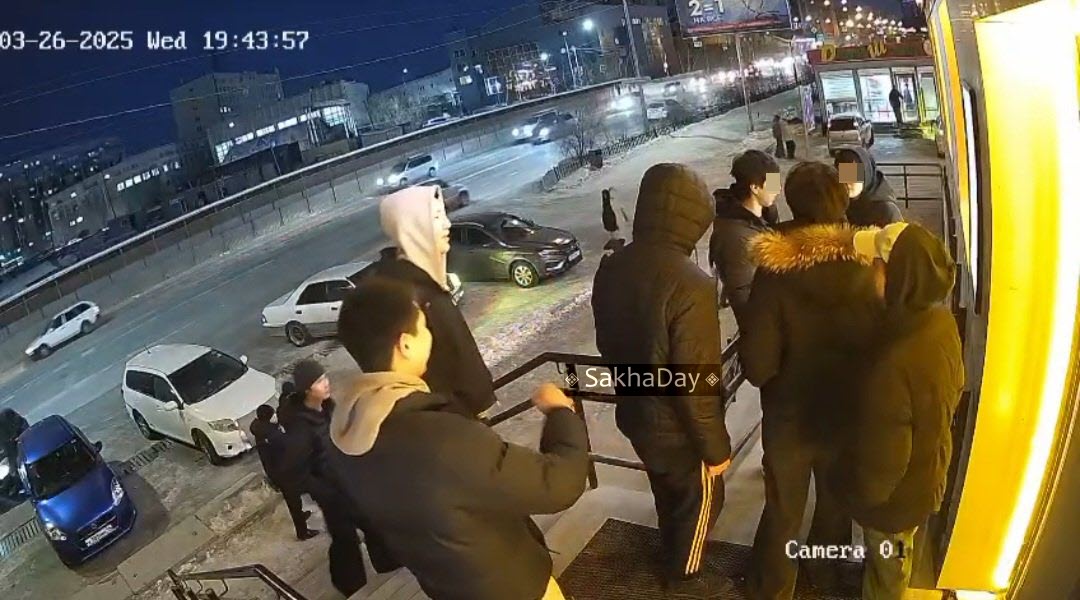 В Якутске молодого человека заманили в подъезд и напали с ножом