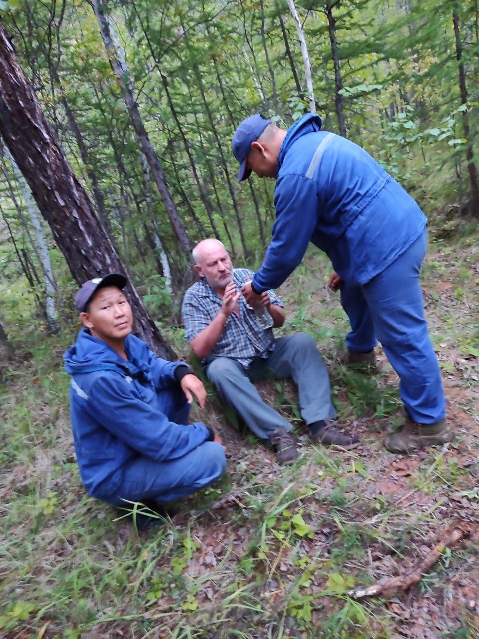 Не ел пять дней, пил воду из луж. Спасатели рассказали, как нашли пропавшего на Намском тракте мужчину
