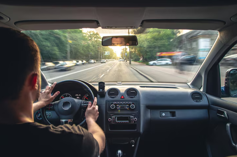 Три варианта ответа: только 30% отвечают без запинки — по какой траектории повернуть?