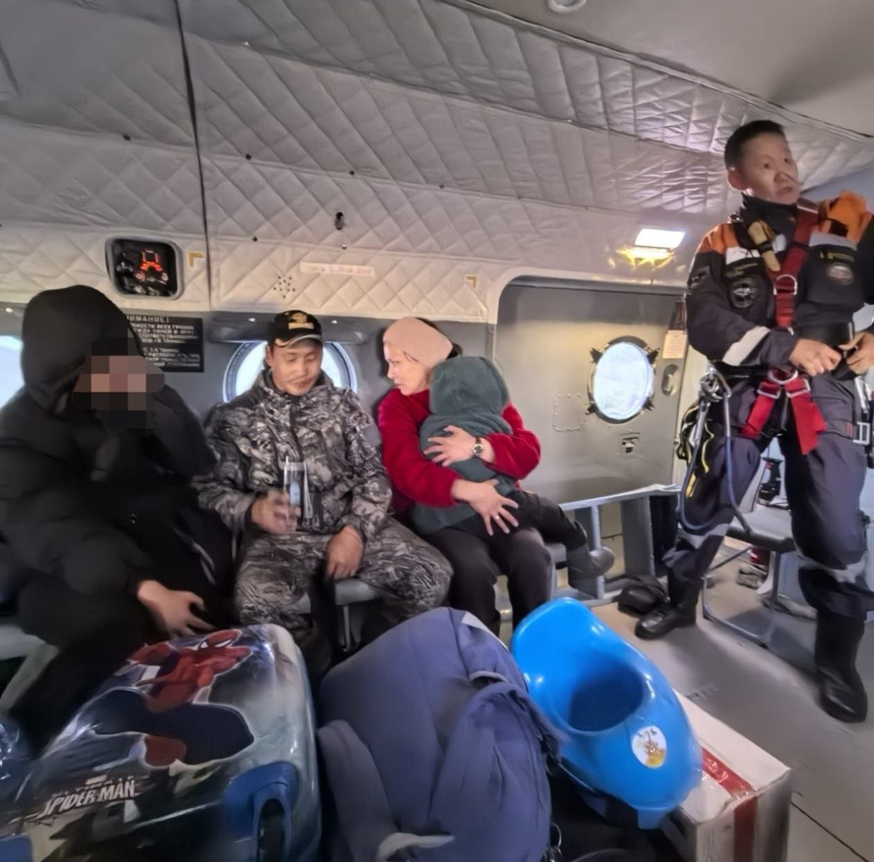 Спасатели  эвакуировали  пропавшую семью с детьми в Кобяйском районе