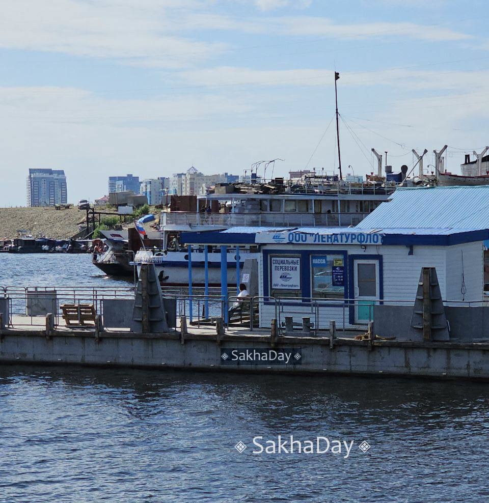 Борьба за пассажиров на переправе продолжается. Перевозчик Борис Строев: "В данный момент мы работаем в убыток"