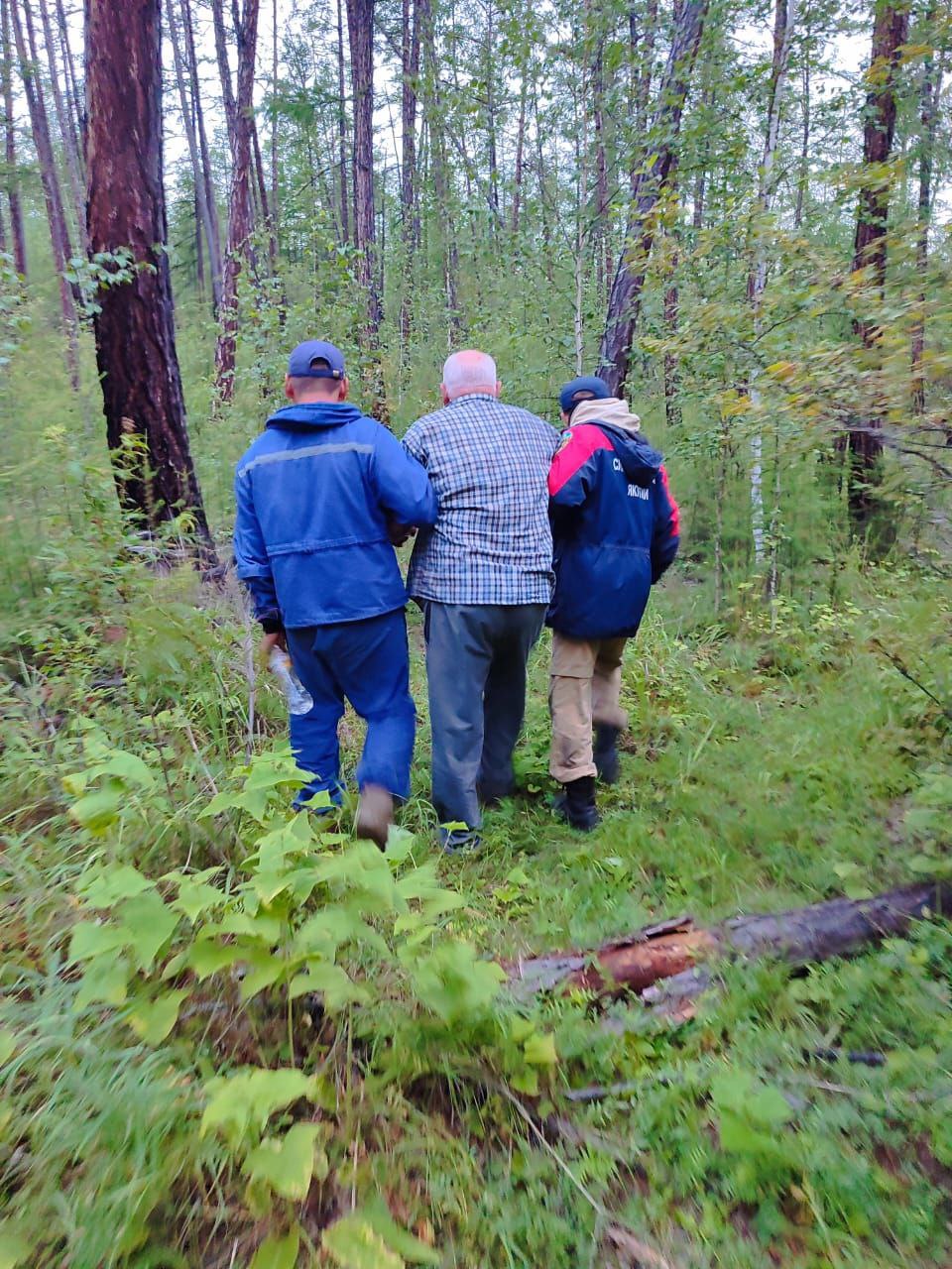 Потерялся по дороге за грибами. В Якутии спасатели нашли мужчину спустя трое суток
