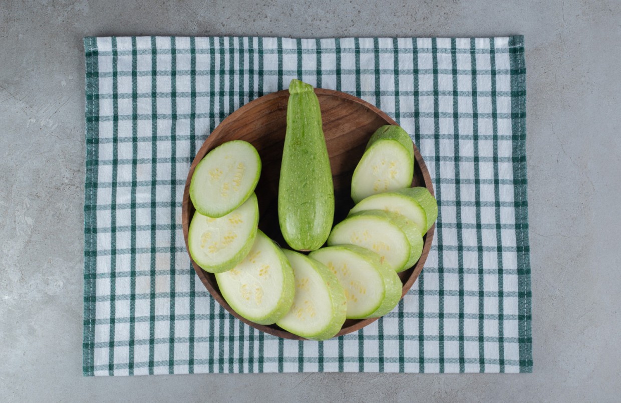 Овощная симфония: кулинарный шедевр из молодых кабачков — запеканка, на которую вы потратите не более 30 мин, а накормите всю семью