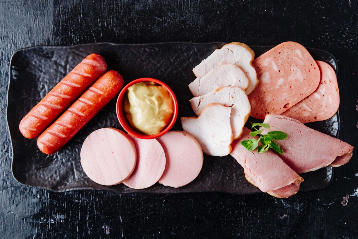 ММО — не значит «мясо отбросов»: вся правда о мясе птицы механической обвалки, которое вы едите в колбасе — разбираем мифы и домыслы