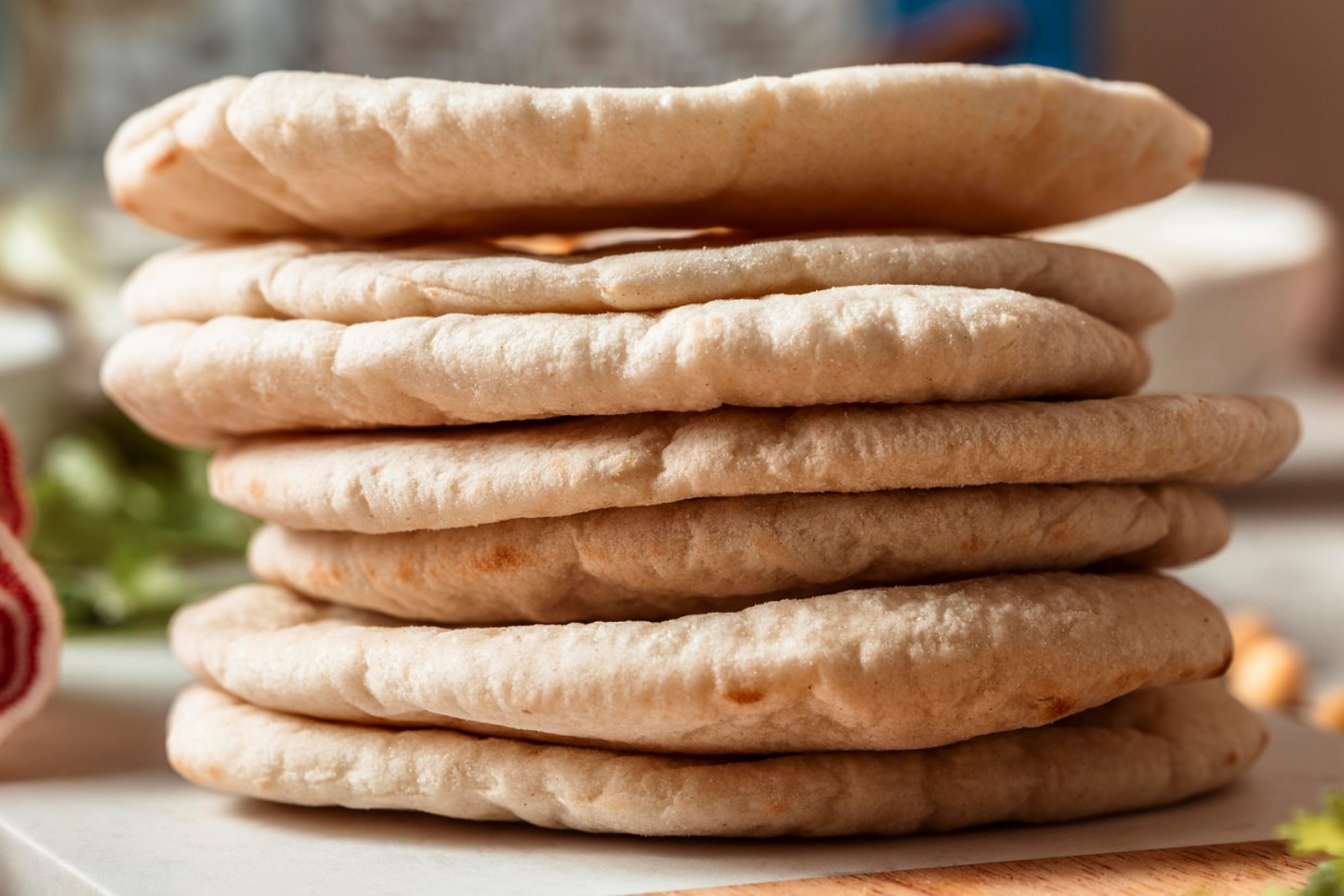 Сметут — глазом моргнуть не успеете: рецепт вкуснейших лепешек из ржаной муки на кефире — уплетаем с аппетитом