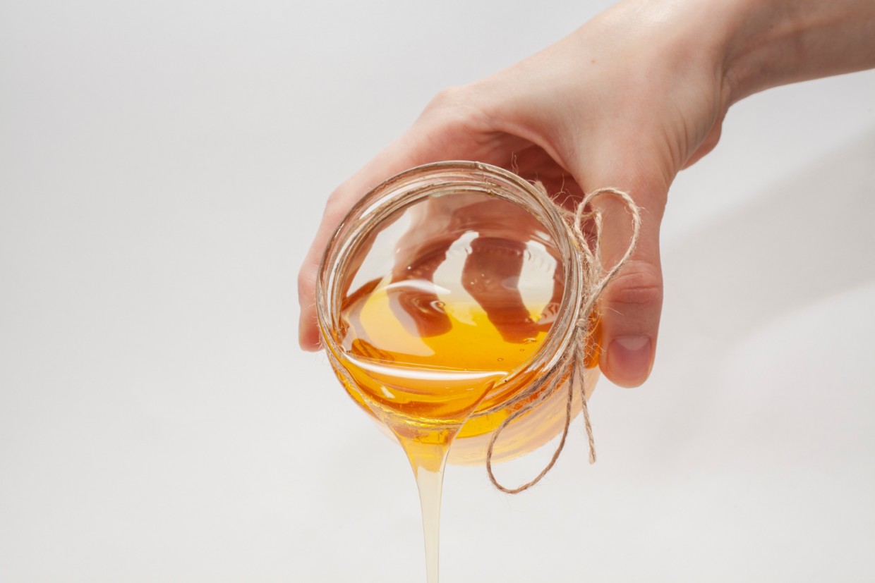 Медовая вода натощак: польза или маркетинговый миф — стоит ли начинать утро с этой привычки?