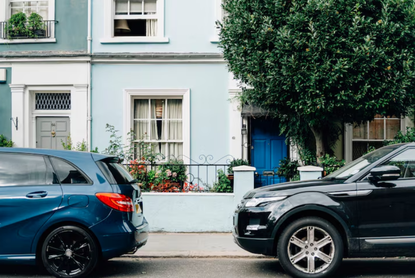 Вопрос на экзамене: можно ли подъезжать к пассажиру задним ходом — проваливается каждый второй