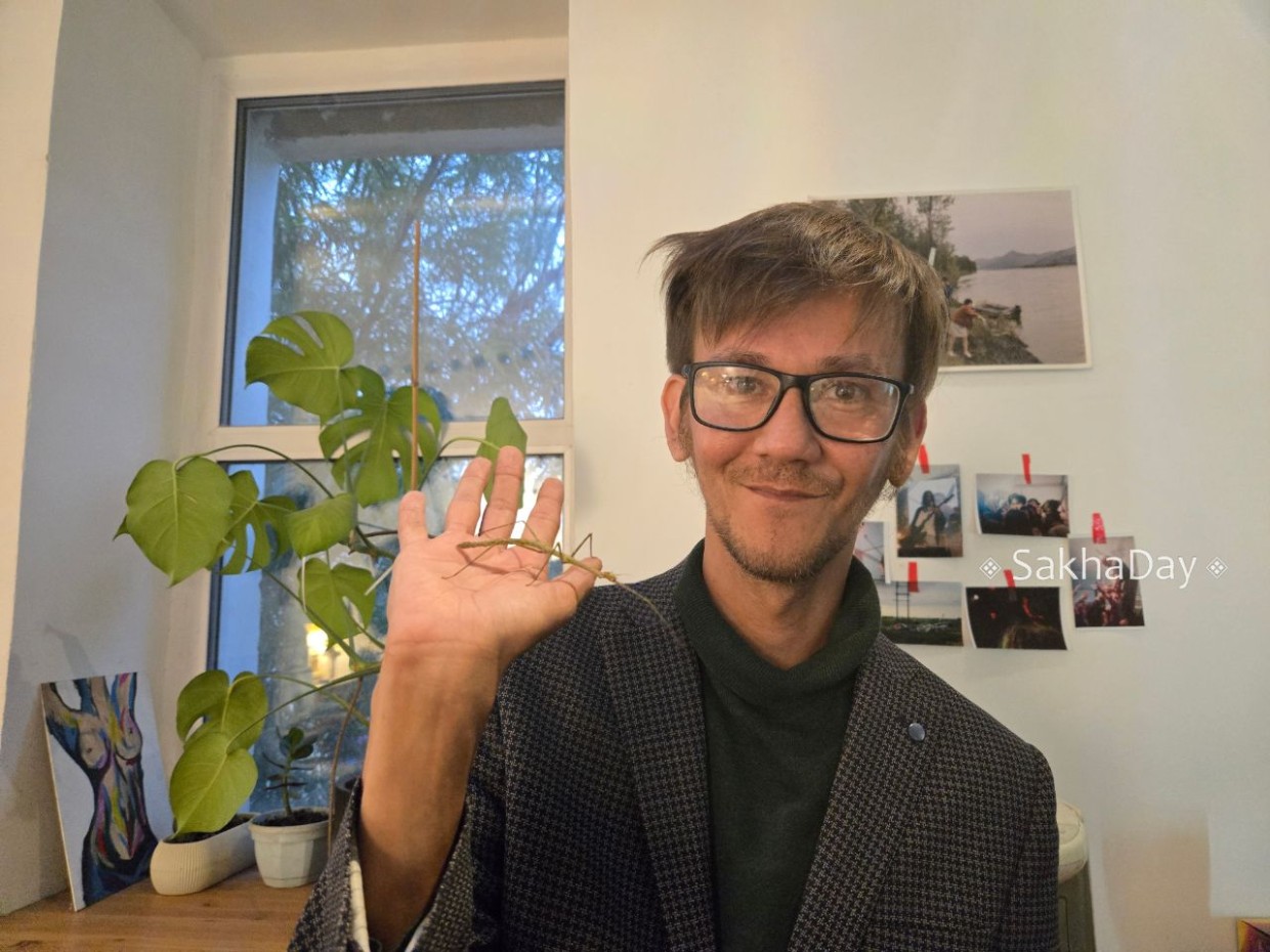 "Паразиты в ягодах, оводы-кукушки и деликатес из личинок": Чем удивил якутский биолог на научном стендапе?