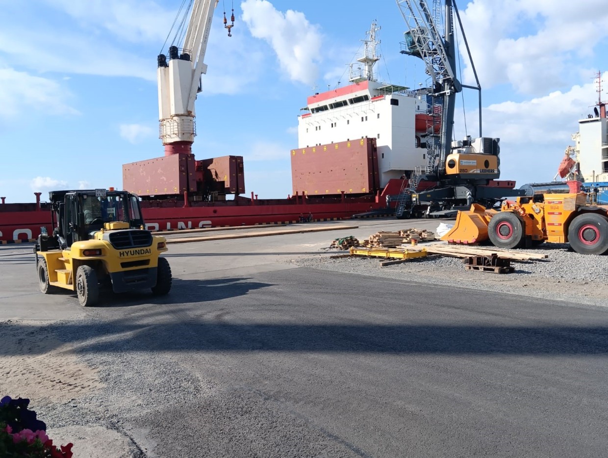 Северным морским путем уже завезено 2200 тонн грузов