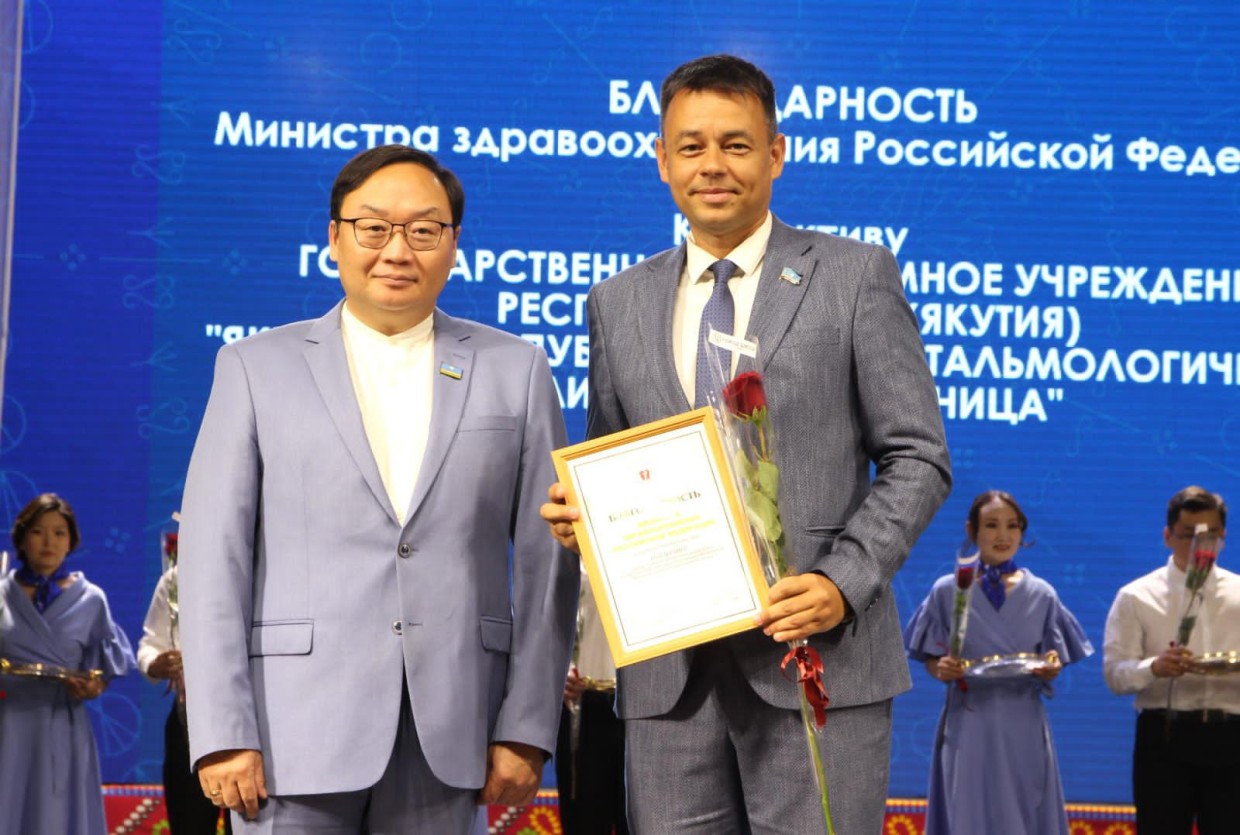 Михаил Мурашко объявил благодарность коллективу офтальмологической больницы Якутии