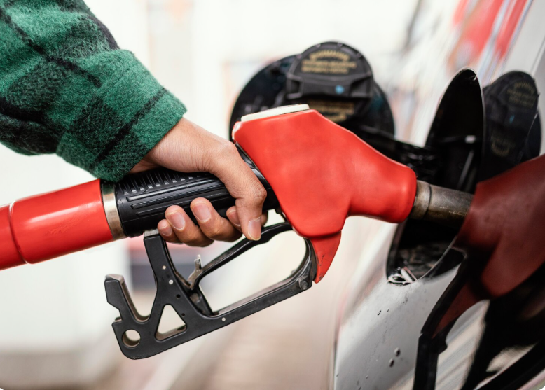 Бегом — срочные меры: что делать, если автомобиль пострадал от плохого бензина?