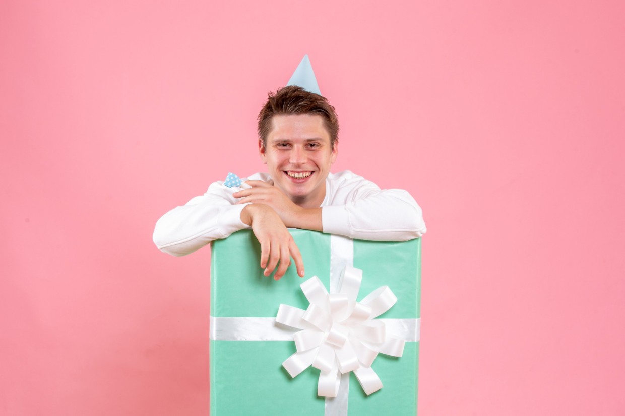 Последнюю рубашку сорвут: три знака Зодиака, которые задарят вас подарками — они получают от этого море удовольствия