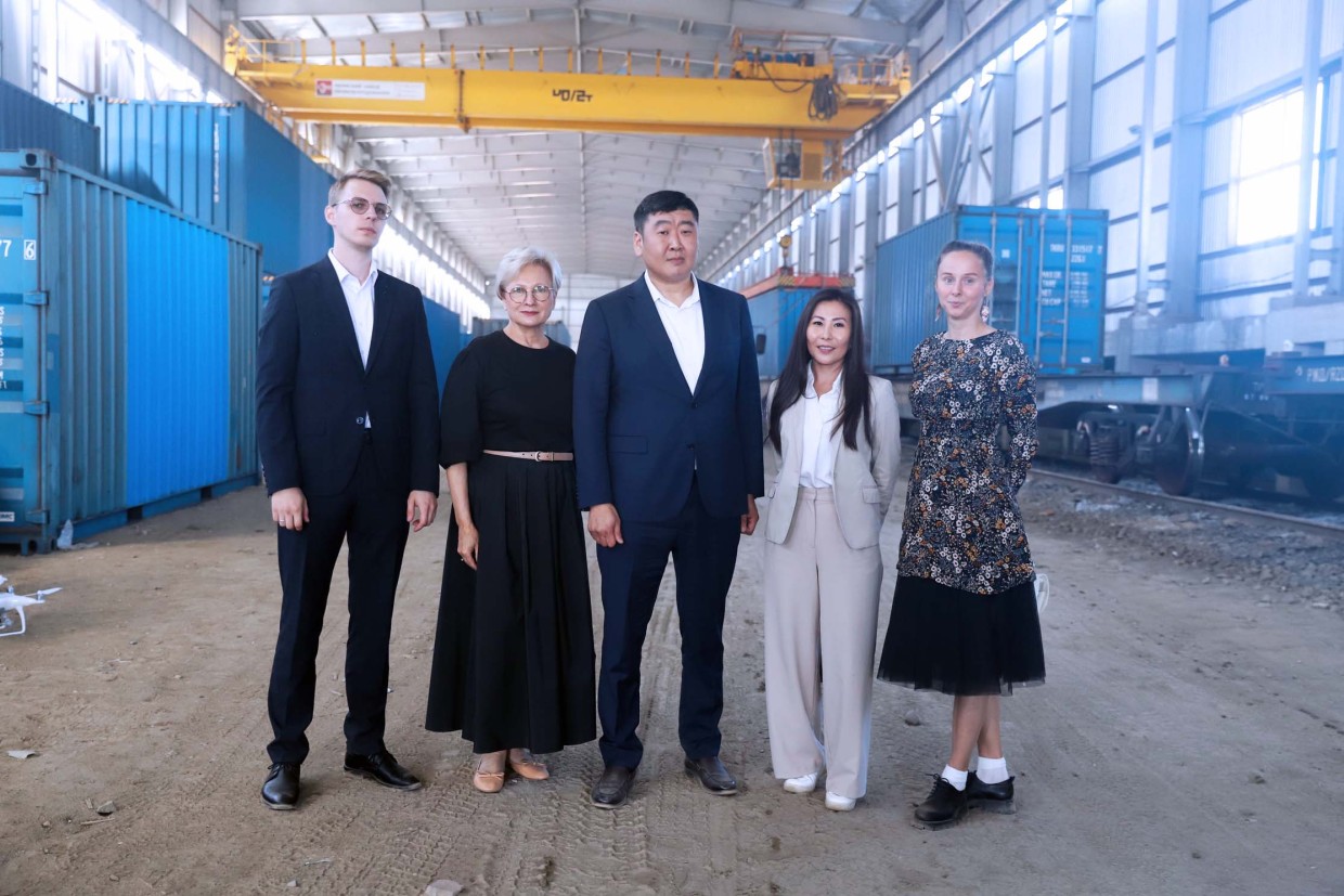 На станцию Нижний Бестях прибыли первые контейнеры из Беларуси