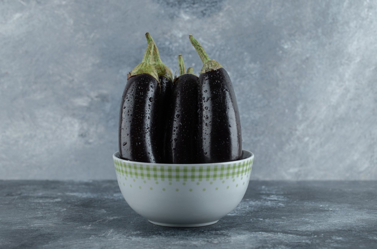 Баклажанная идиллия: рецепт салата на зиму, который затмит все магазинные консервы — вкус лета в каждой ложке!