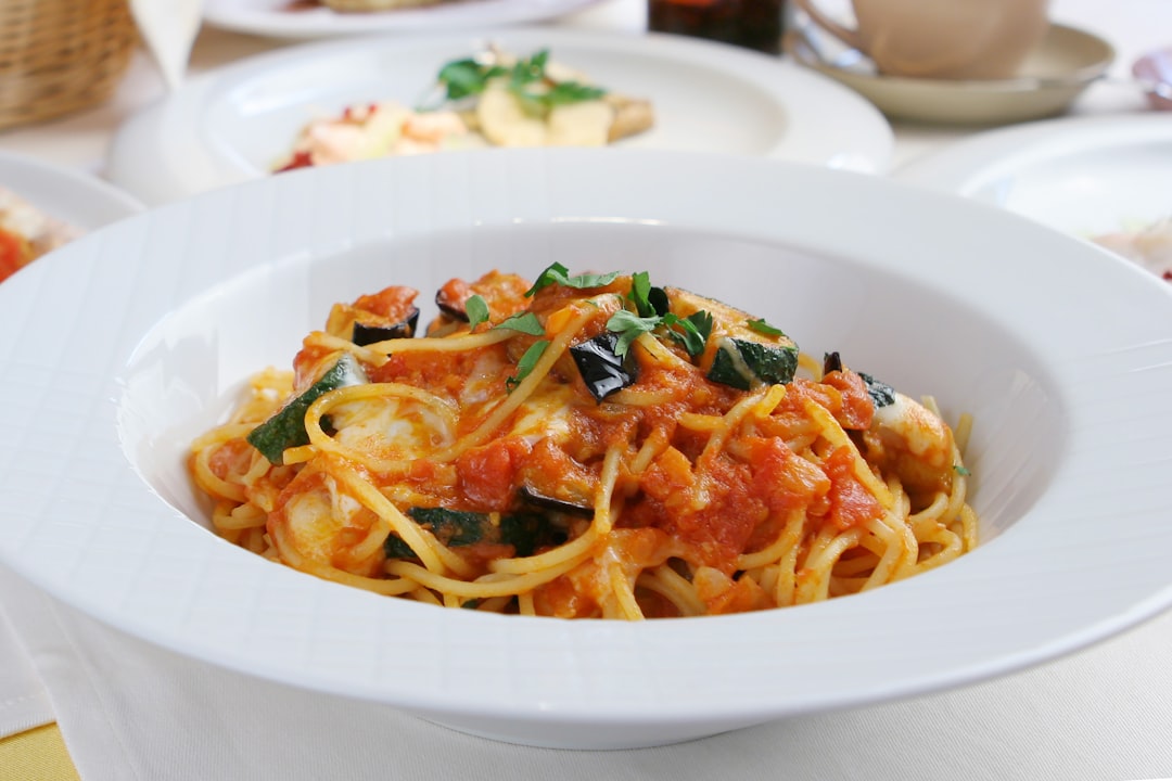 Секрет идеальной пасты: теперь соус не будет стекать в грустную лужицу — одна ошибка, которая стоила вкуса