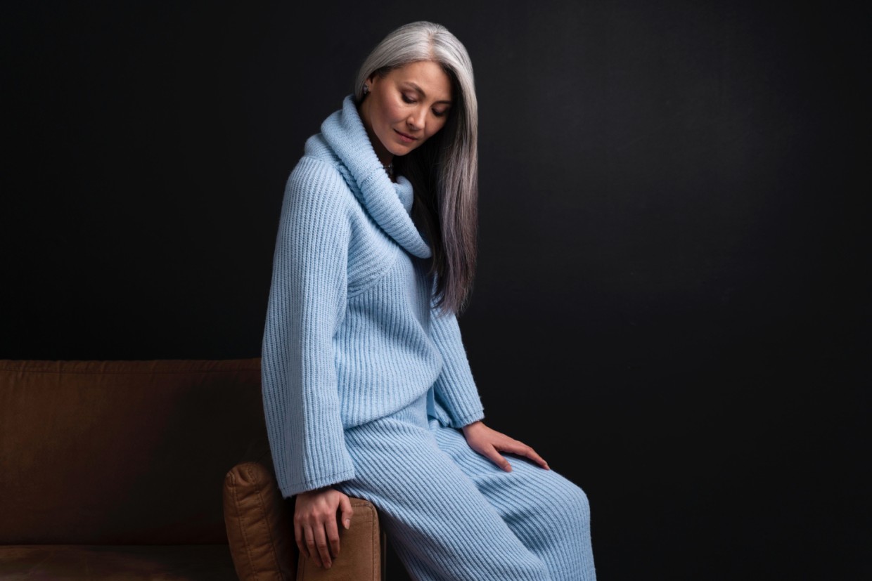 «Мягкая сила» стиля 55+: как выглядеть моложе и свежее — никаких уколов красоты, только визуальные лайфхаки