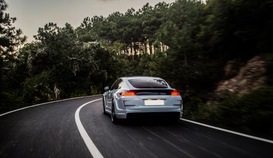 Дорога сужается — риск ДТП в тысячу раз повышается: как вести себя на узкой дороге, чтобы не попасть в аварию