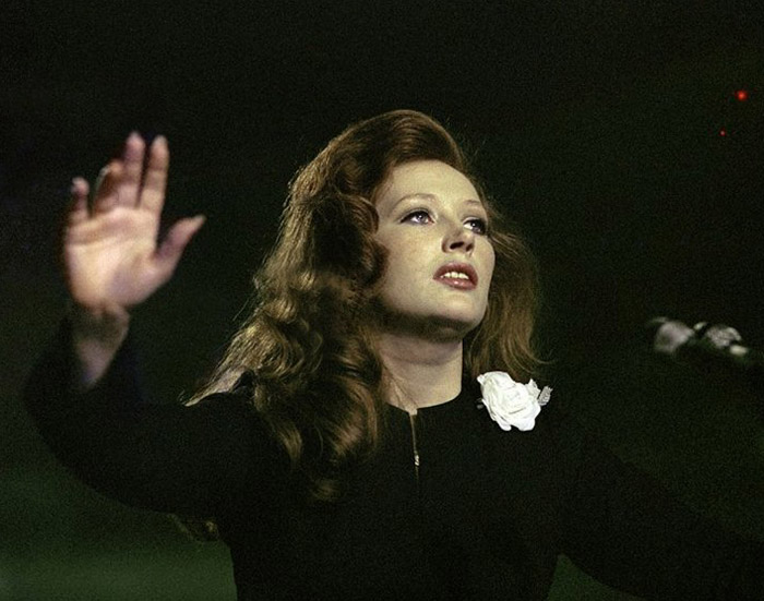 Триумф на «Золотом Орфее»: как «Арлекино» покорил мир — и кто на самом деле стоит за оглушительным успехом Аллы Пугачевой