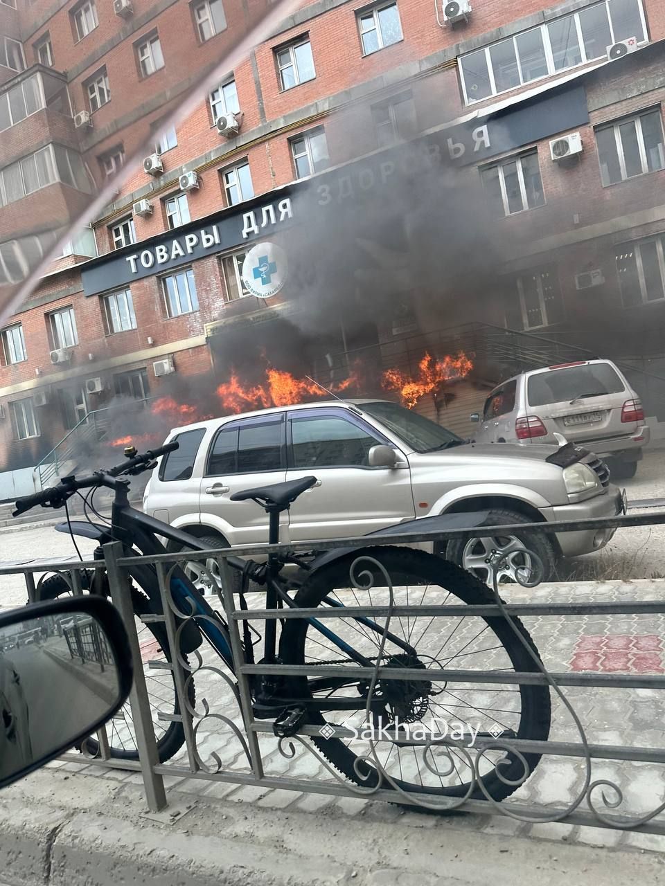 Фотофакт: Пожар на Курашова потушен. Сообщается, что горел мусор под домом