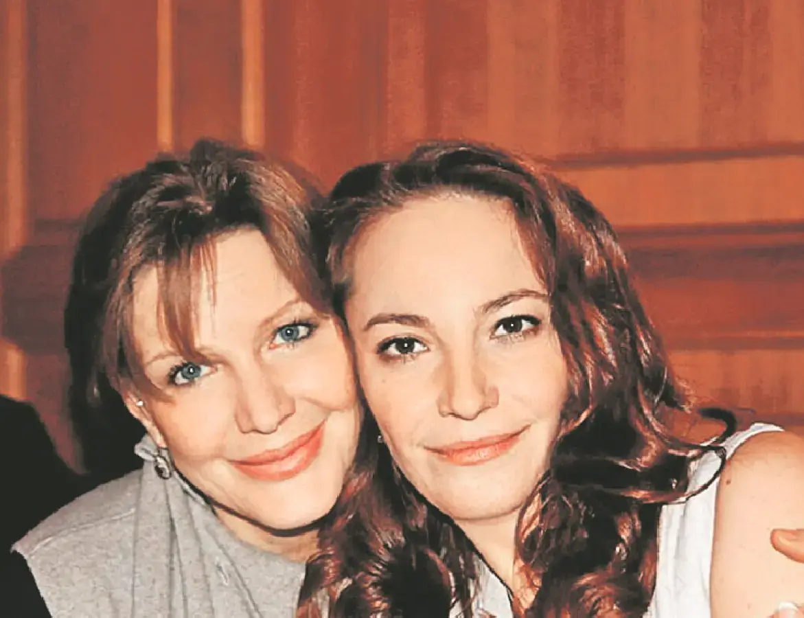 Актриса, но не мать: сложные отношения Прокловой с дочерью — родила в 19 лет и бросила