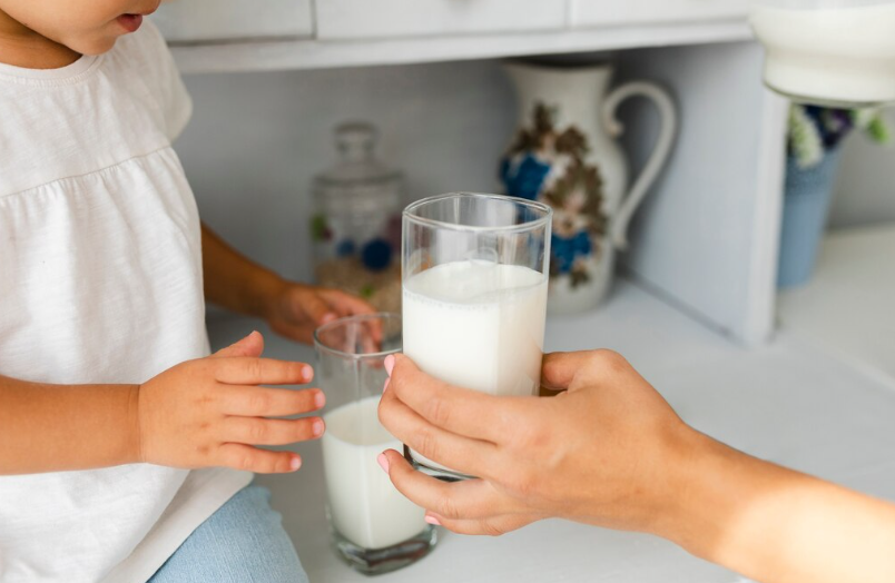 Молоко — польза или уловка маркетологов: разбираемся в истинных преимуществах продукта