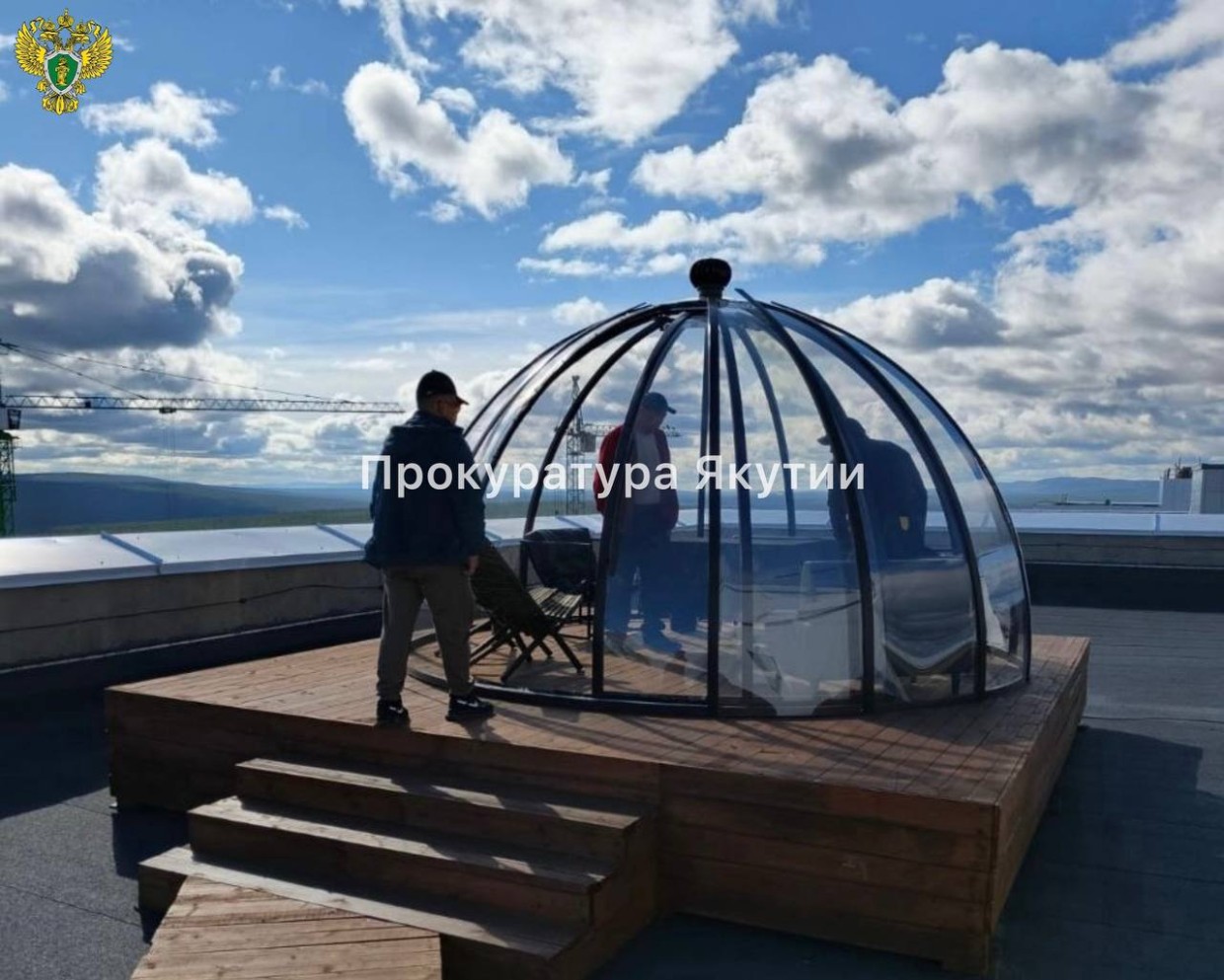Прокуратура против "купола для свиданий" на крыше дома в Нерюнгри