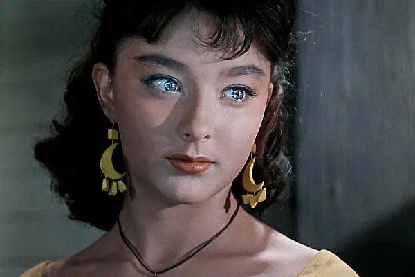 Невероятное родство: тайны типажа Вертинской и ее блистательной дочери — анализ внешности, который вас поразит