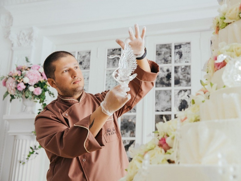 Сладкая жизнь с горьким привкусом: Ренат Агзамов — от звездного кондитера до жертвы шантажа и вымогательства