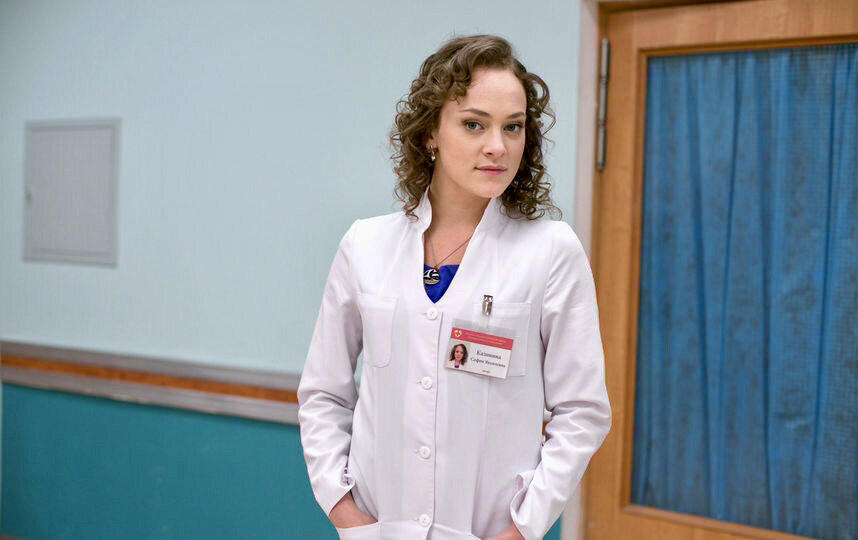 Звезду «Беспринципных» и «Интернов» Аглаю Тарасову задержали: нежели дочь Ксении Раппорт причастна к контрабанде наркотиков?