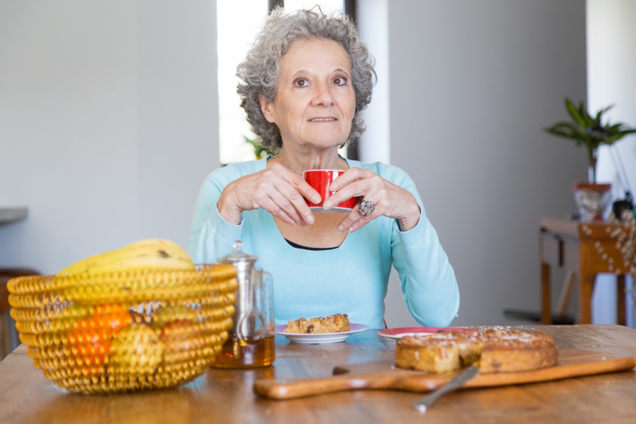 «Женщинам за 60 просто обязательно»: 6 самых полезных продуктов — для здорового мозга, сердца и кишечника