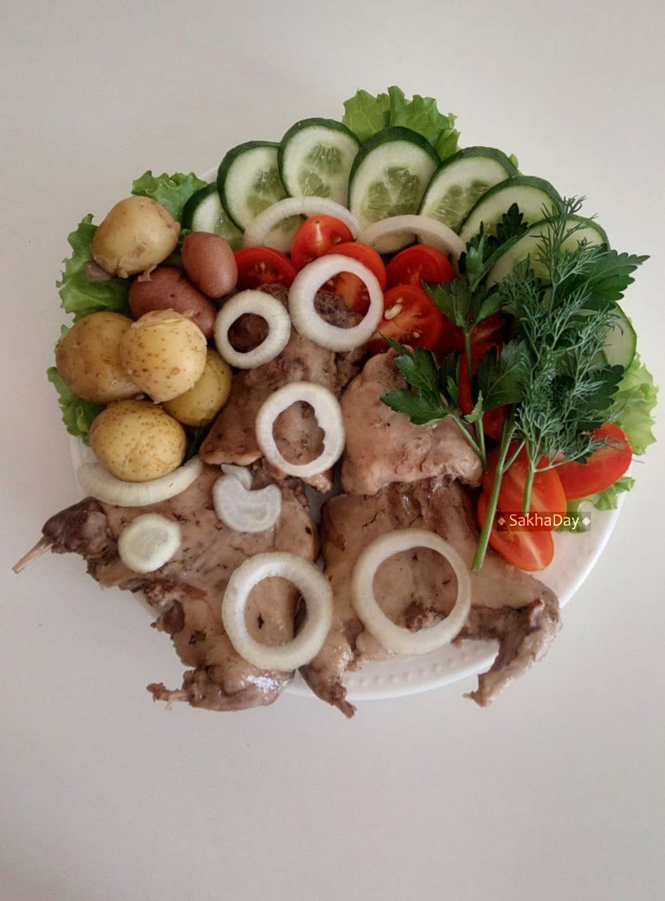 Фотофакт: На школьной ярмарке в Якутске продавали блюдо из евражки