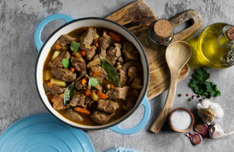 Идеальный рецепт: перловка с мясом в горшочке — едим каждый день и горя не знаем