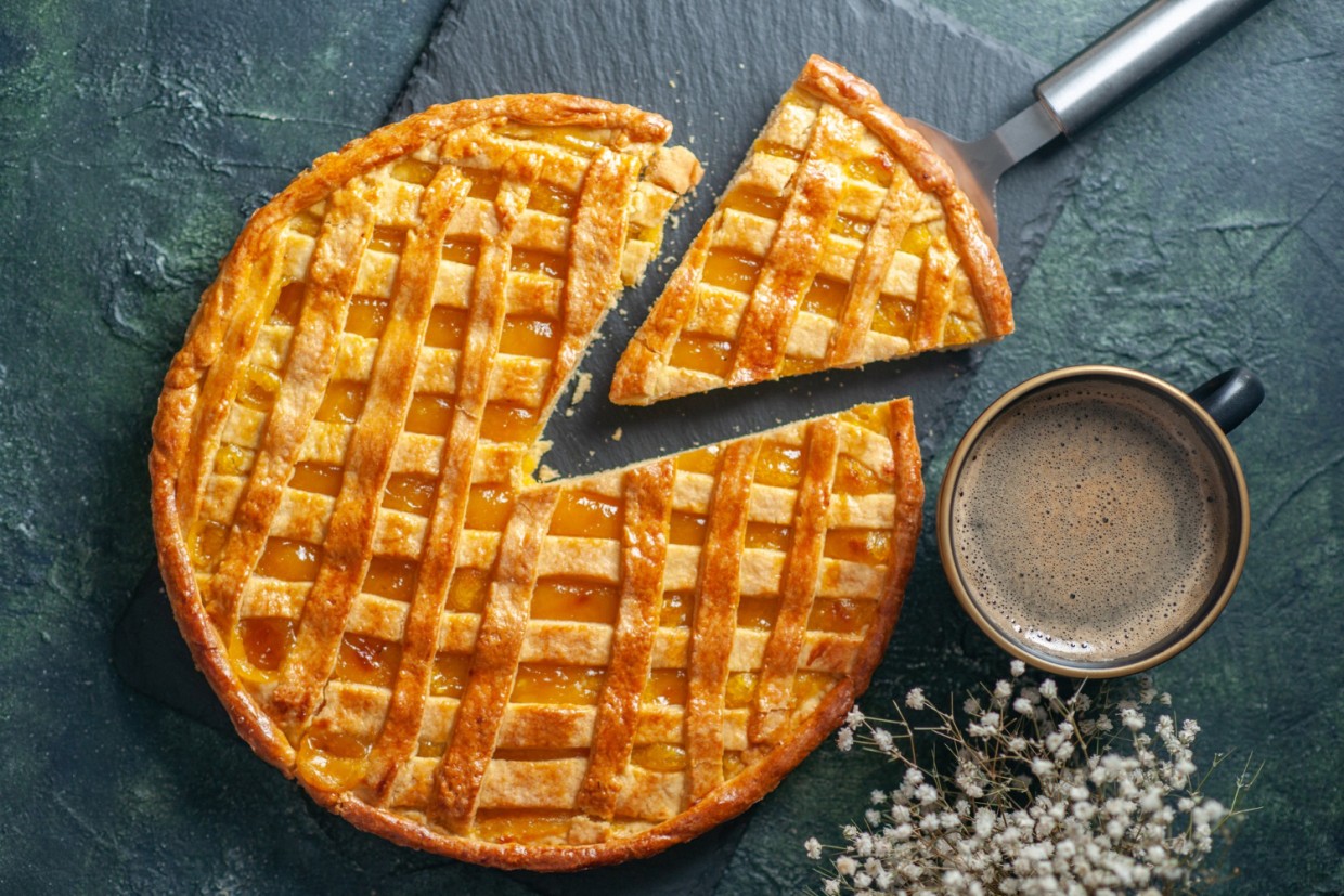 Пирог-конструктор: минимум теста, максимум начинки — рецепт для тех, кто любит, когда начинки «много не бывает»