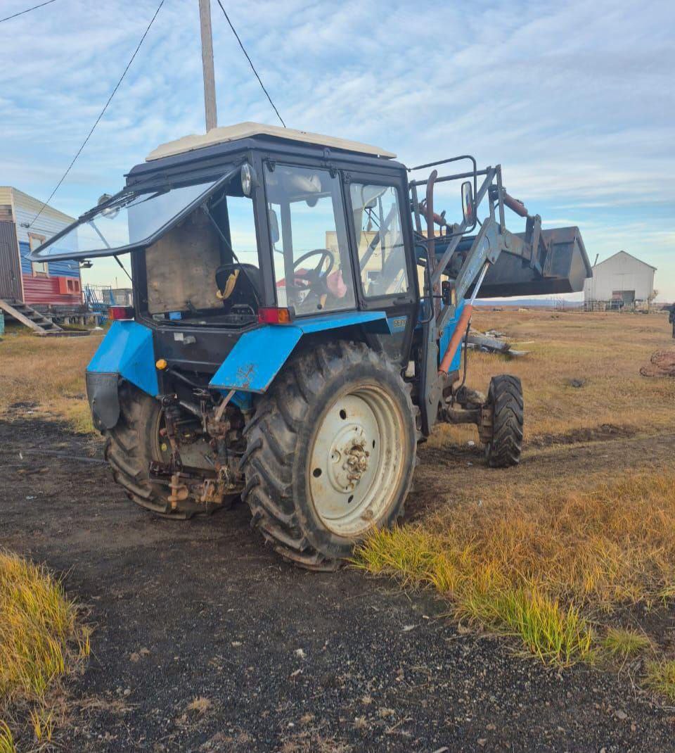 В Якутии 8-летняя девочка выпала из трактора и погибла под колесами