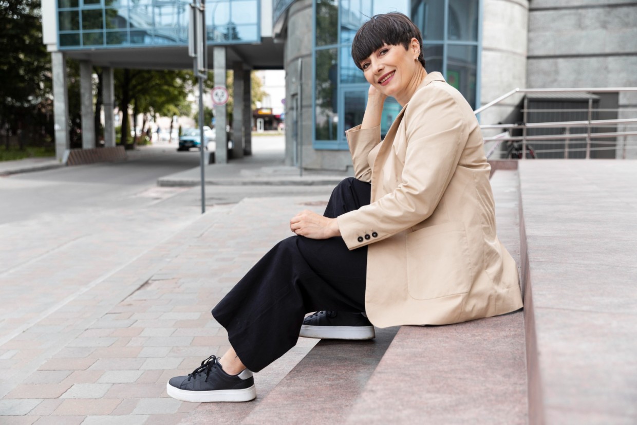 Лучшие брюки на осень-2025: 5 самых модных моделей — как выбрать самые практичные и стильные