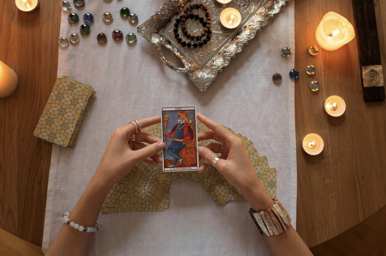 Таро-гороскоп на 29 сентября: не упустите шанс исправить ошибки прошлого — лишь благодарность откроет вам новые двери