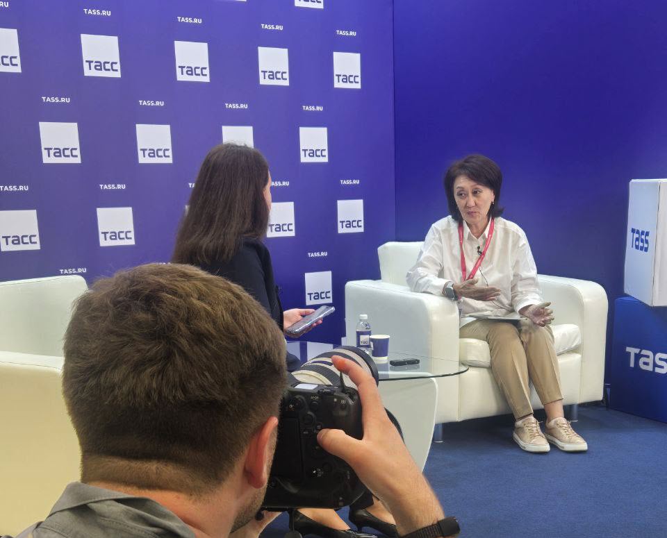 Сардана Авксентьева порекомендовала бизнесу воздержаться от рекламы в запрещенных соцсетях