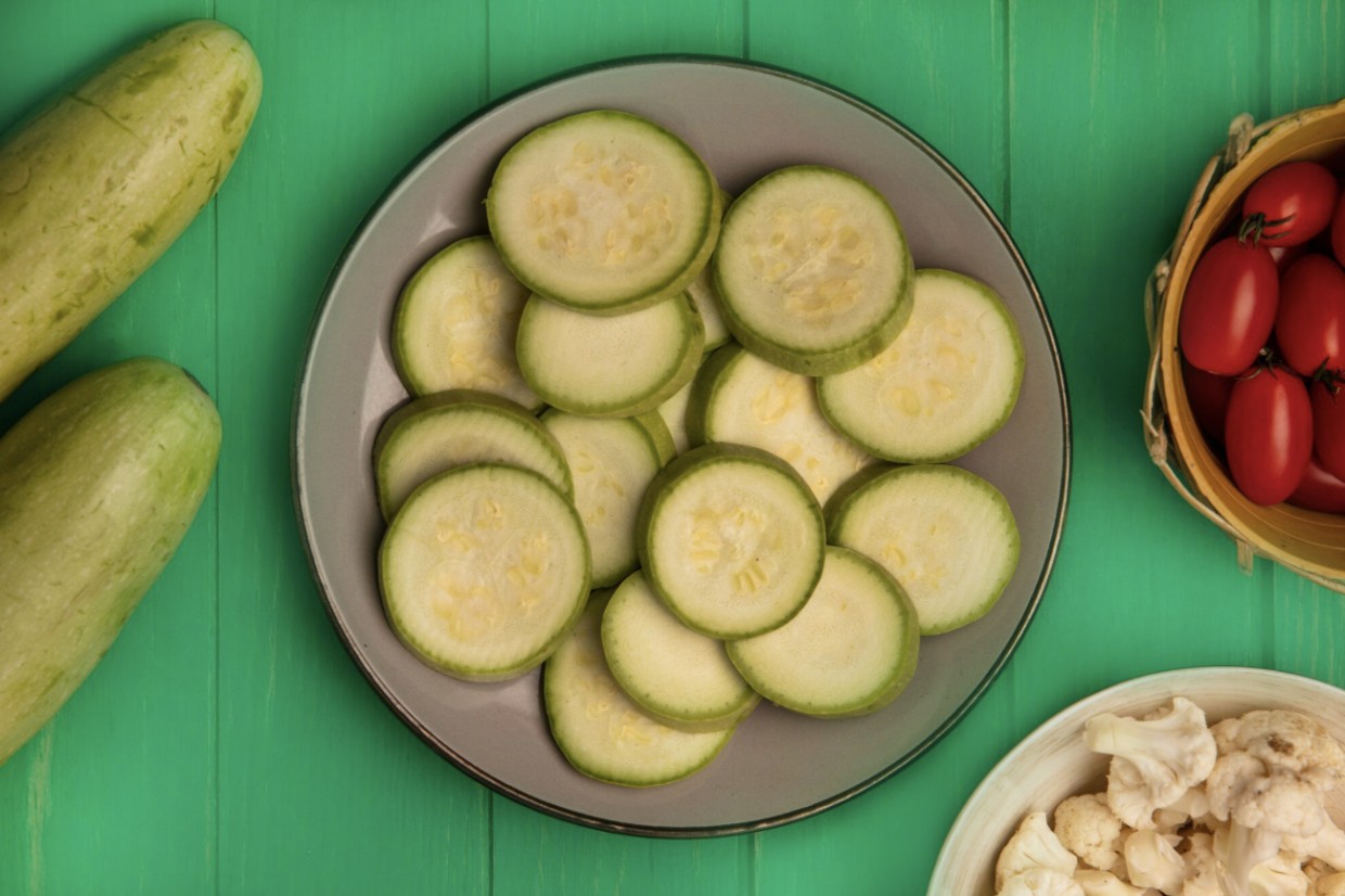 Кабачковый восторг: этот рецепт превратит обычную закуску в кулинарный хит — хрустящие снаружи, тающие во рту внутри и с убийственно вкусным соусом