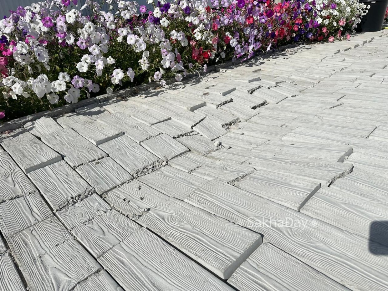 В Службе госзаказчика заявили, что асфальт у ДЮСШ-10 в Якутске деформировался из-за вечной мерзлоты