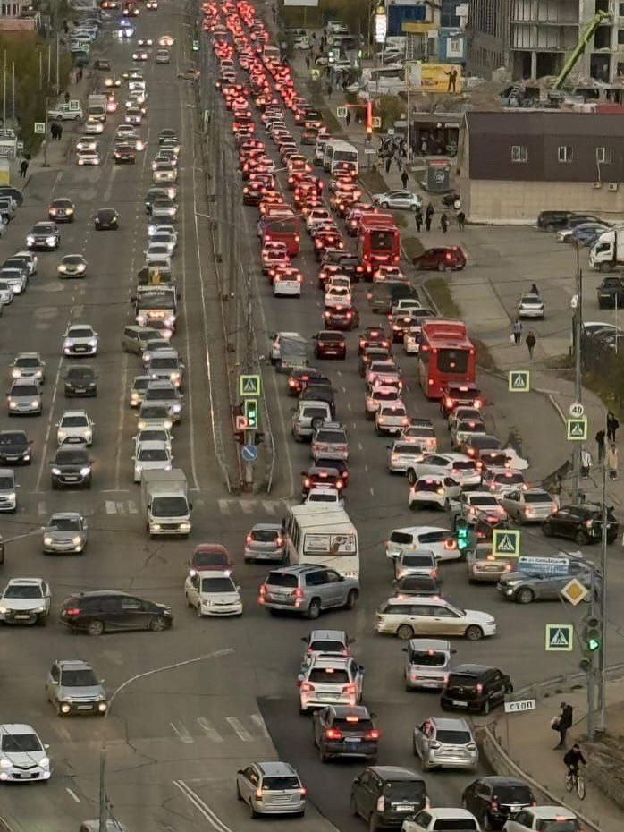 Мэр Якутска Евгений Григорьев возмутился огромной пробкой на полгорода