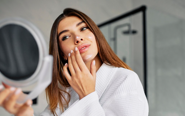 Готовлю к зиме и гардероб, и кожу: никакой сухости и морщин — эффективный уход для каждой