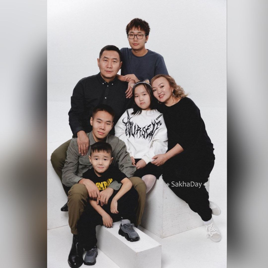 Брак на расстоянии: он - глава села, она - живет с детьми в Якутске