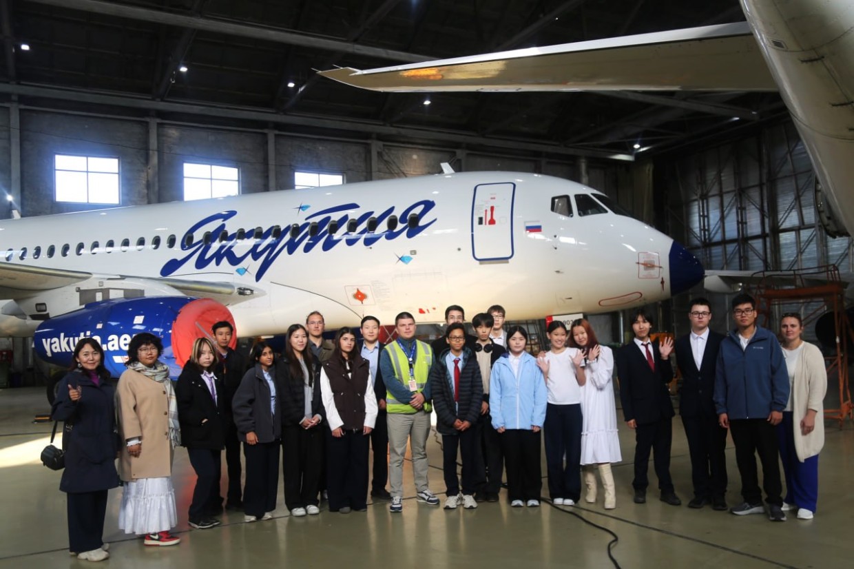 Аэропорт "Якутск" организовал экскурсию для учащихся Городской классической гимназии №8
