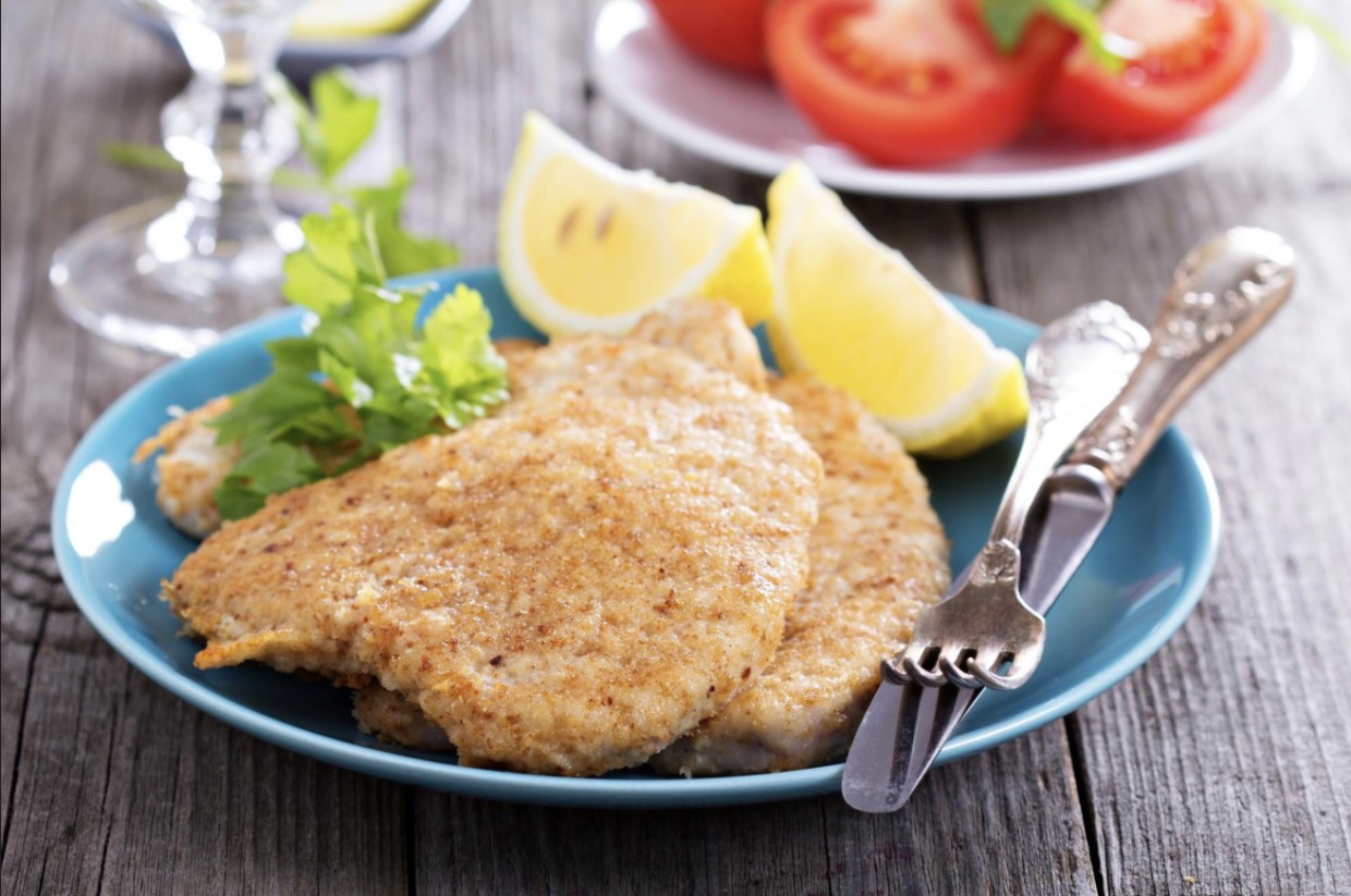 Ужин за 15 минут: сочные шницели из куриной грудки с ароматным кускусом — экспресс-рецепт для занятых хозяек