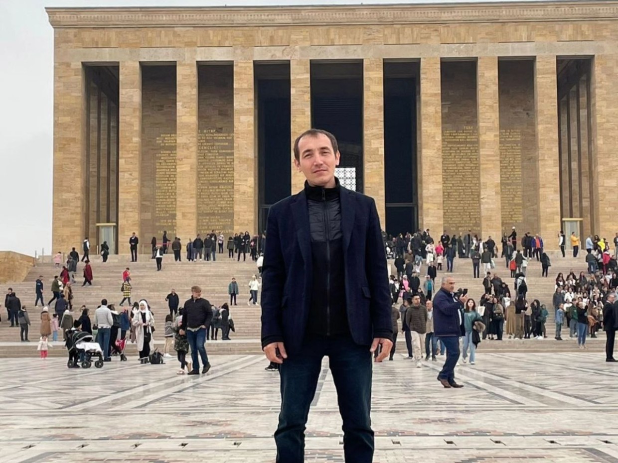 Александр Иванов отказался выходить из фракции "Новые люди" в Ил Тумэн. Однопартийцы принимают непростое решение