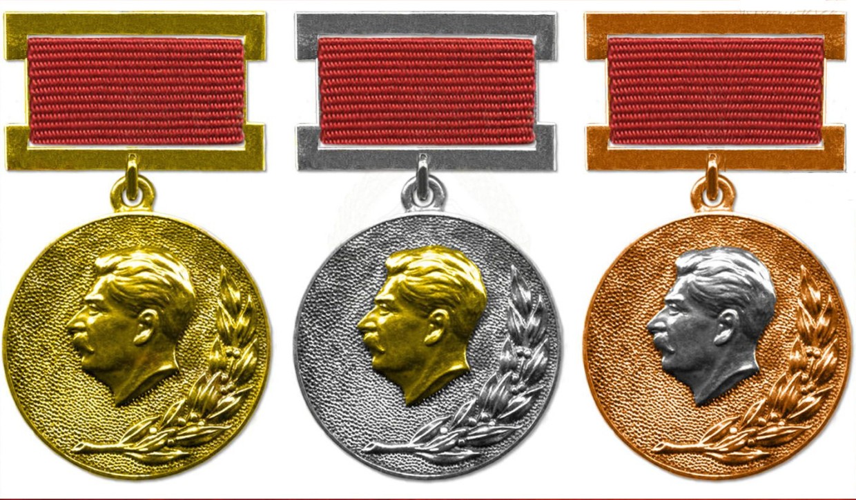 «Да на такие деньги всю жизнь прожить можно было»: что можно купить на сталинскую премию — огромные деньги в советские годы